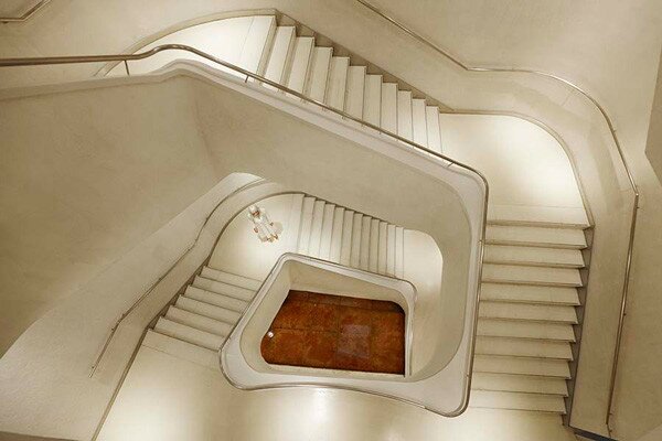 Al-final-de-la-escalera.-Autor-Javier-Aranburu Al-final-de-la-escalera.-Autor-Javier-Aranburu