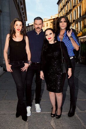 (APERTURA)--La-cantante-Alaska-y-Mario-Vaquerizo-junto-a-Marta-Vaquerizo-PetShopBoys-F (APERTURA)--La-cantante-Alaska-y-Mario-Vaquerizo-junto-a-Marta-Vaquerizo-PetShopBoys-F