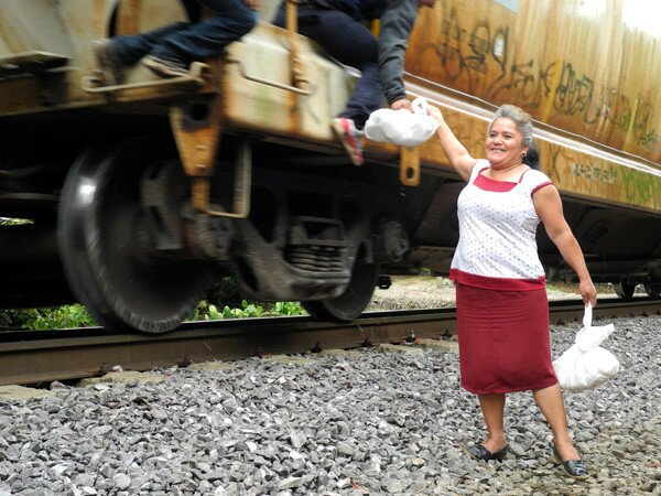 Las_Patronas_mujeres_55142724-(2)